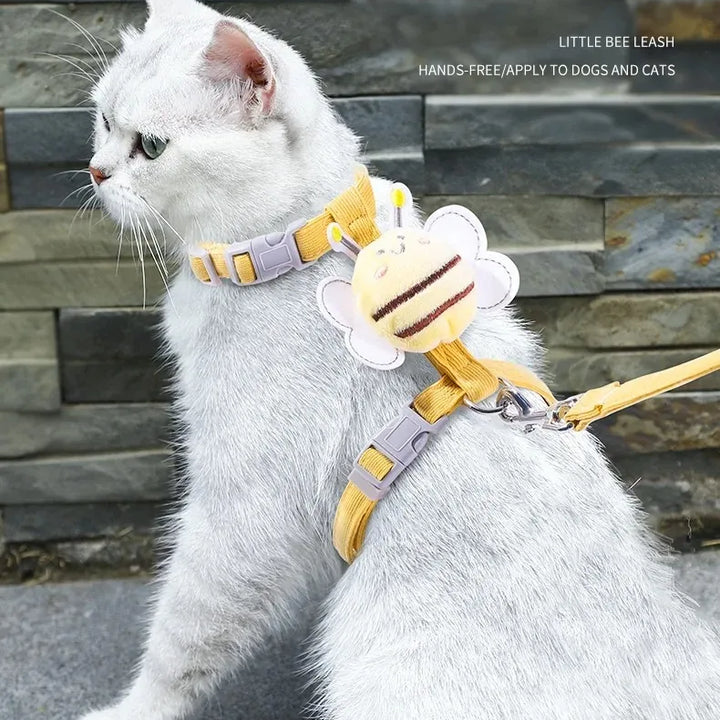 Conjunto Arnês, Trela e Coleira para Gato – Ajustável, Estilo Abelha, Dupla Camada | Ideal para Passeios ao Ar Livre 🐾
